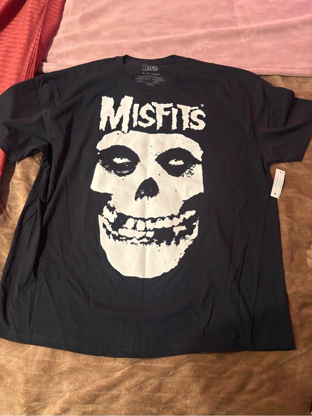 Men's Black Short-Sleeve Graphic Tee